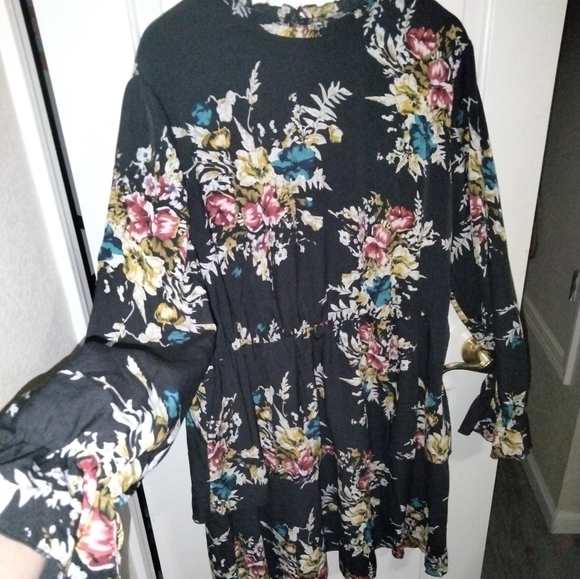 Woman's Shein curves  black floral long sleeve dress 4x **read 3x - Picture 1 of 7